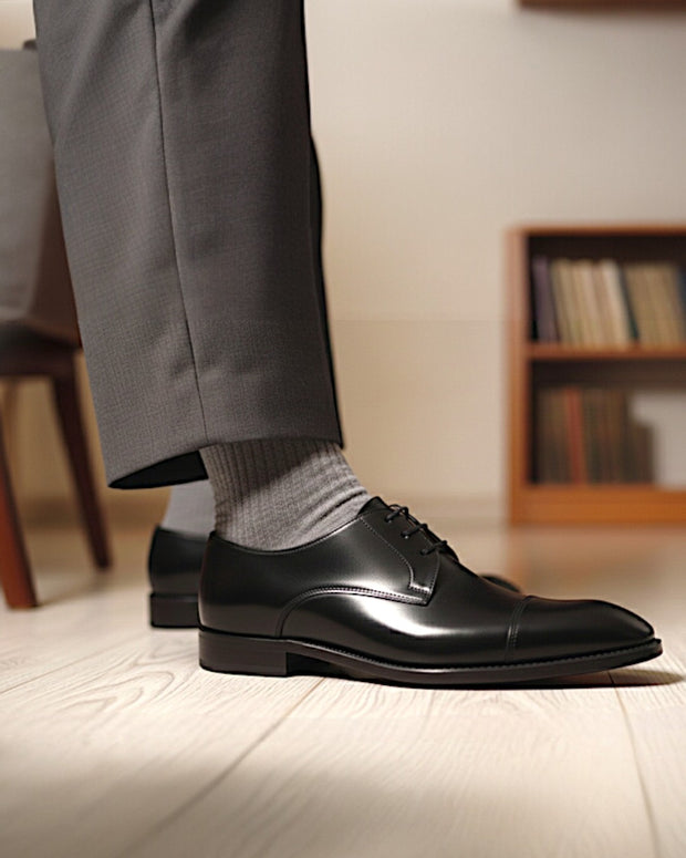 <h1>Shine bright in<br/>Black</h1>